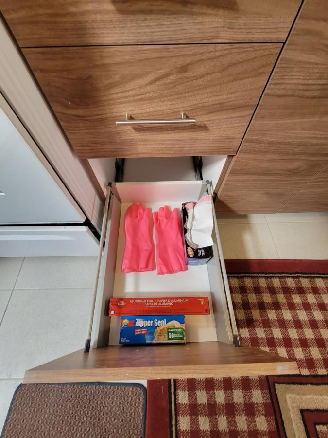Small Condo In Montreal -Fast Wifi Zewnętrze zdjęcie